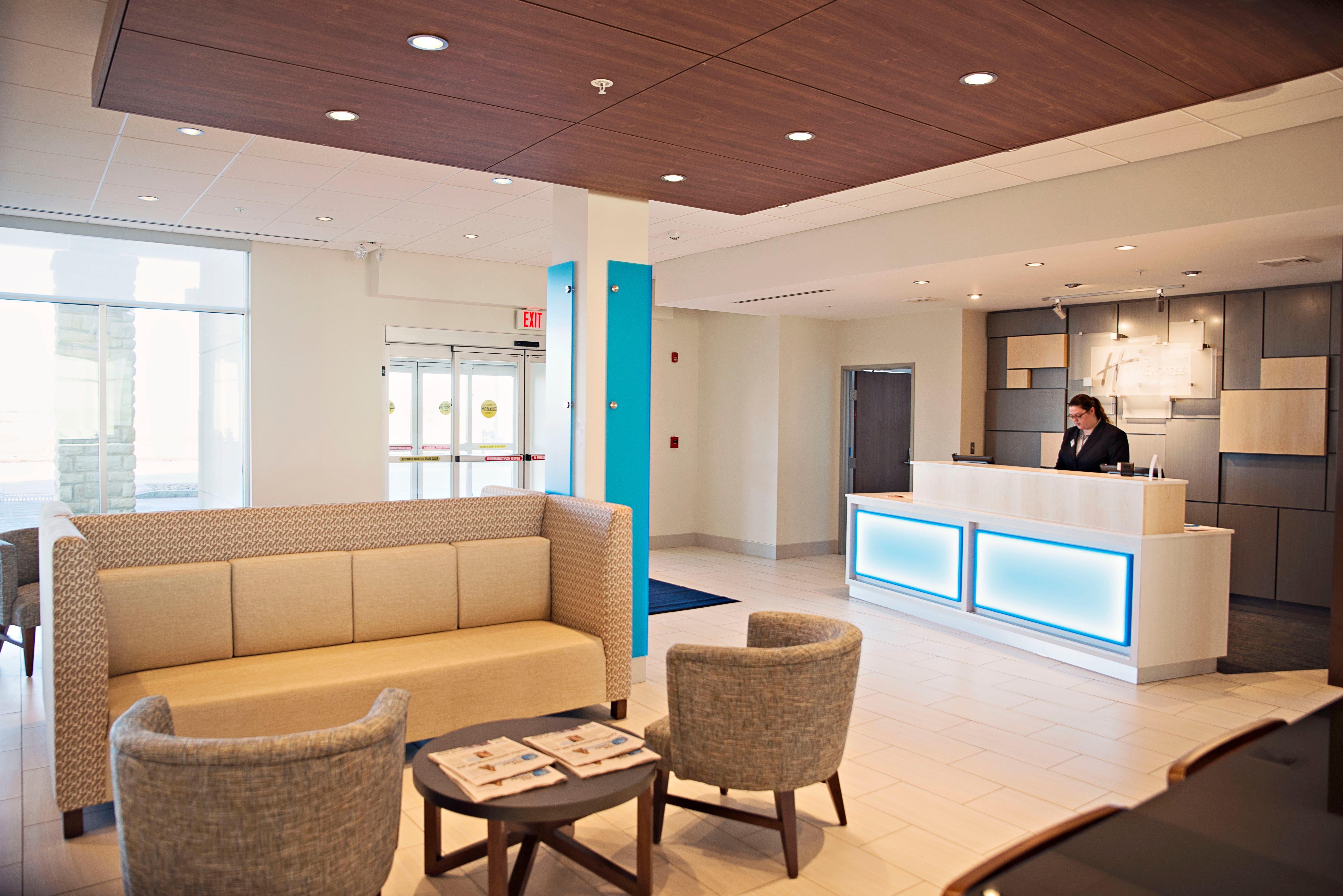 Holiday Inn Express & Suites - Rantoul By Ihg Exterior foto