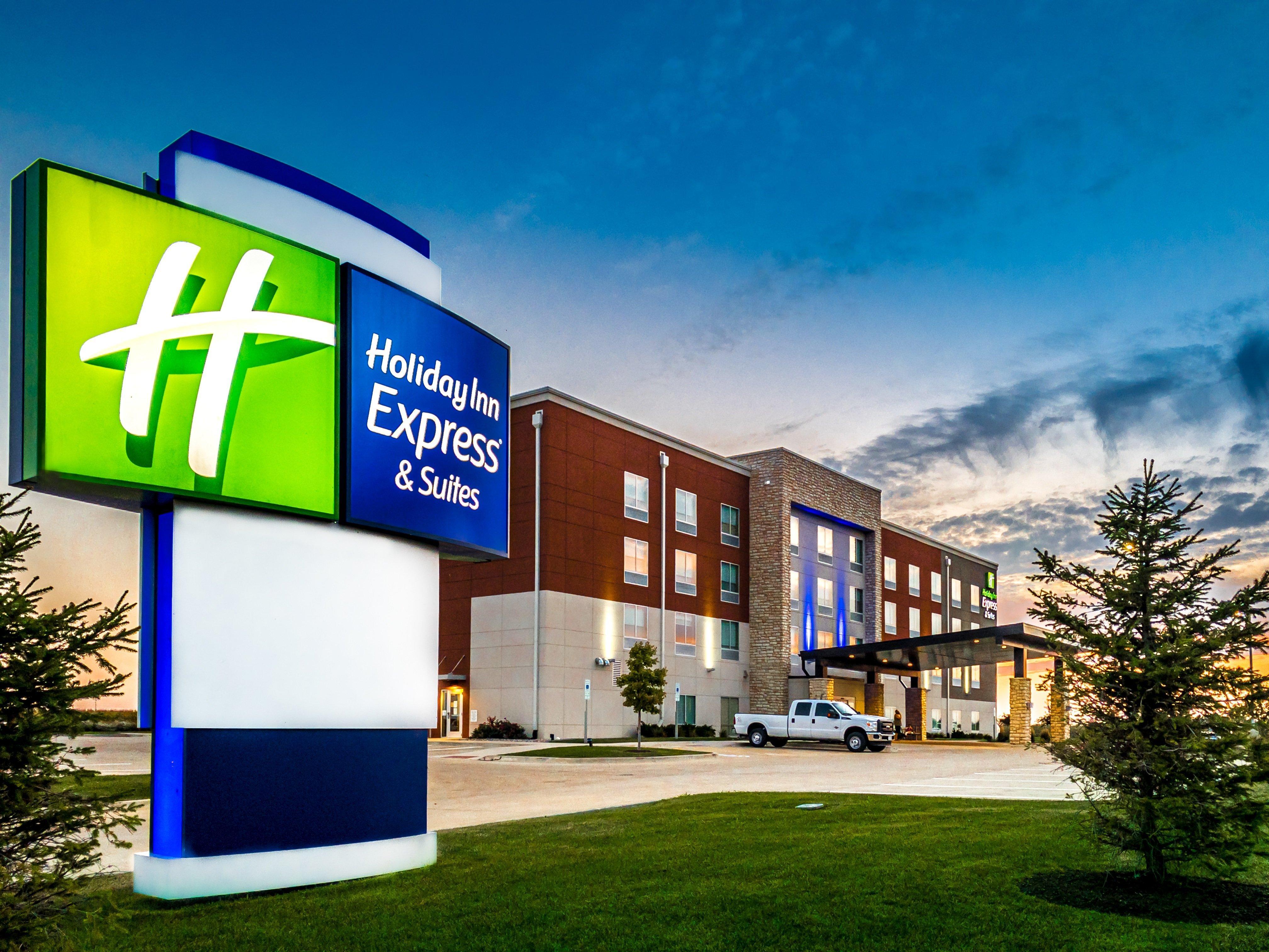 Holiday Inn Express & Suites - Rantoul By Ihg Exterior foto