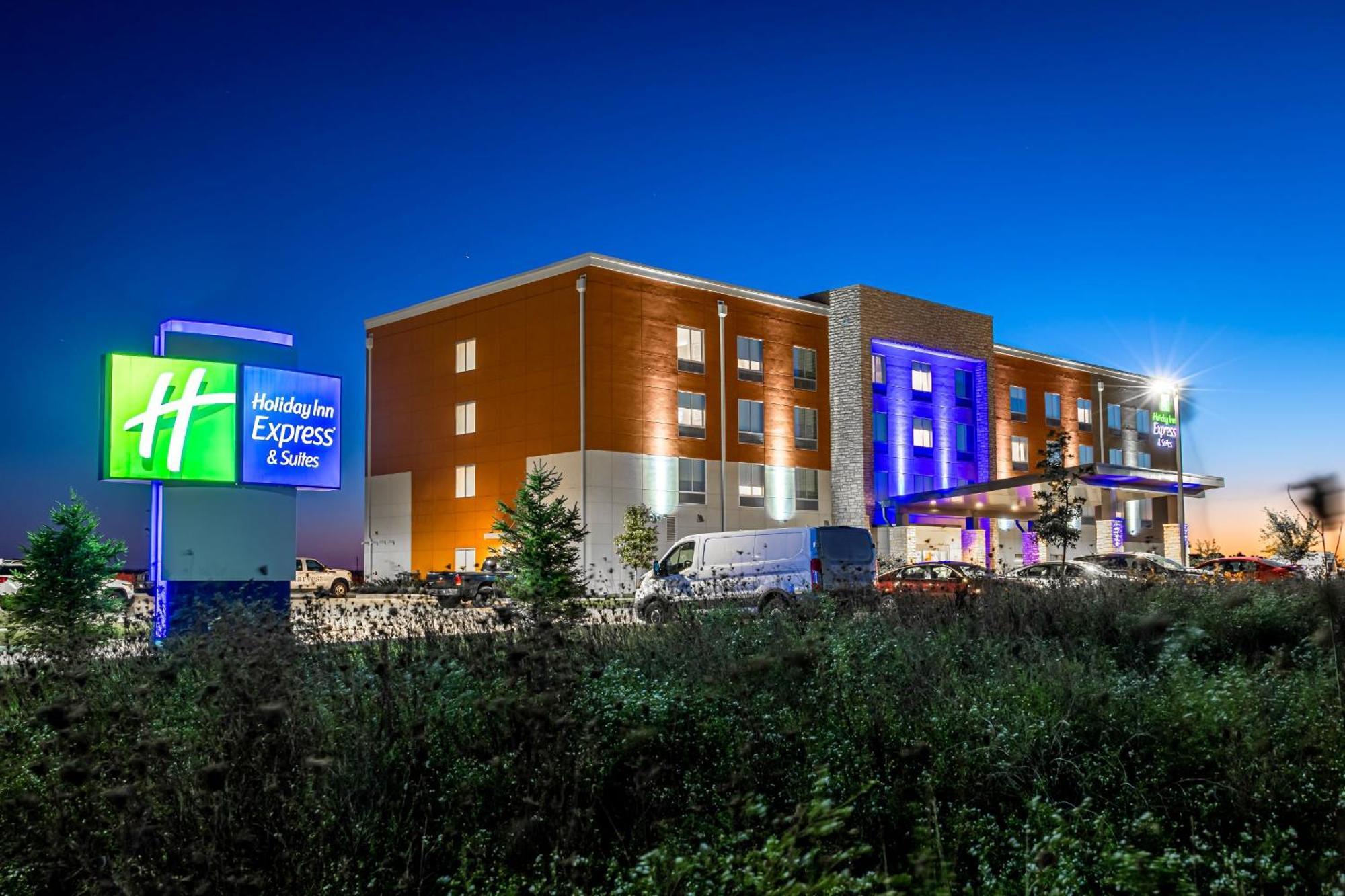 Holiday Inn Express & Suites - Rantoul By Ihg Exterior foto